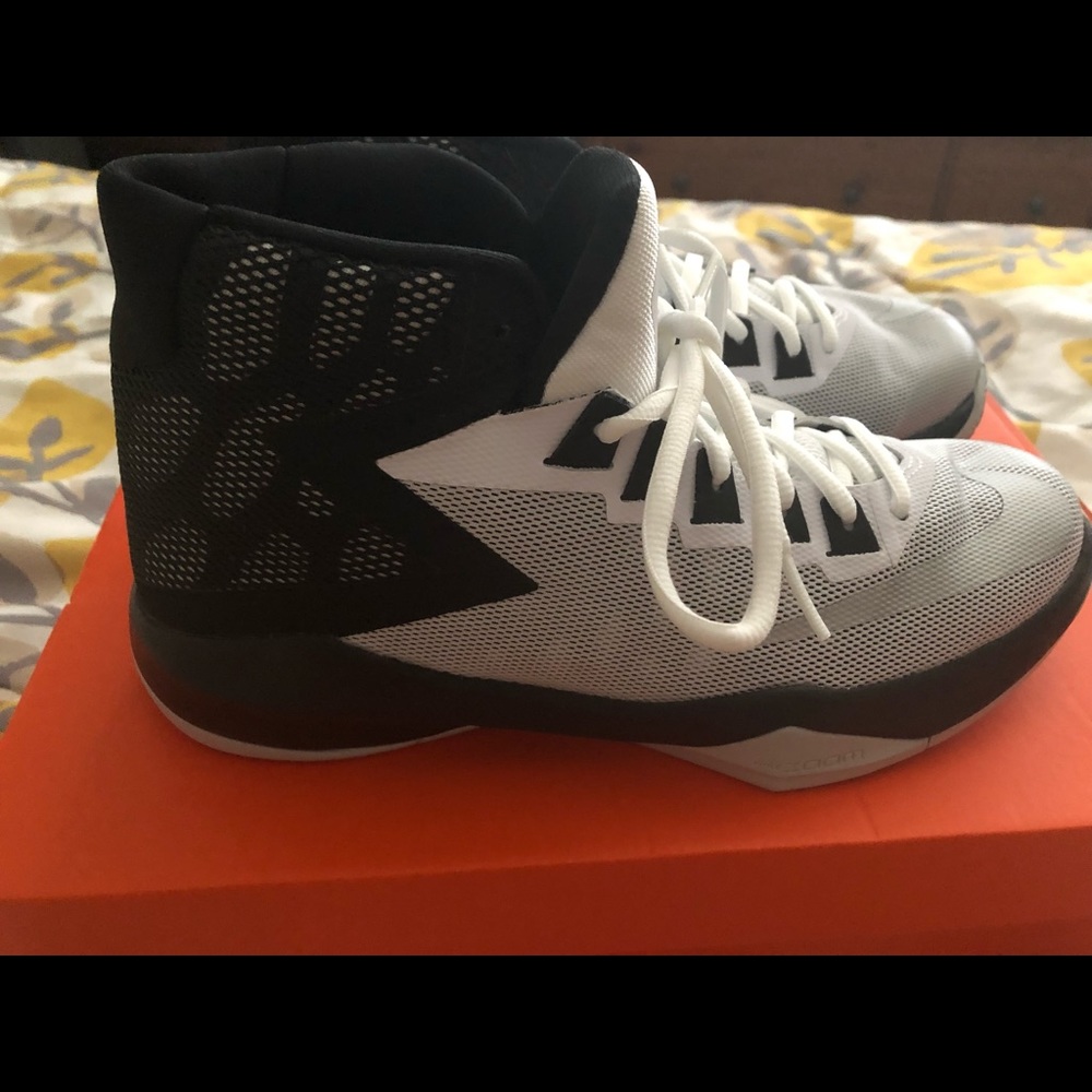 Nike Air Zoom Devosion b-ball shoes. Men’s size 7